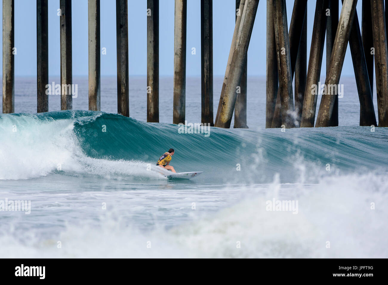 Huntington Beach, FL, USA. 1. August 2017. World Championship Tour Surfer Tyler Wright (AUS) nimmt in den ersten Runden der Frauen 2017 VANS uns Open of Surfing, an Dienstag, 1. August 2017. Bildnachweis: Benjamin Ginsberg/Alamy Live-Nachrichten. Stockfoto