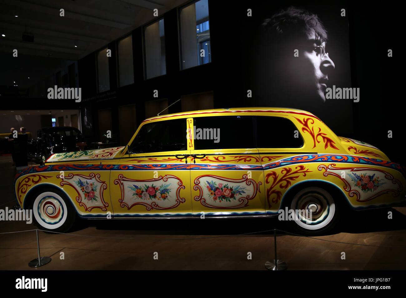 London, UK. 2. August 2017. Bonham von London statt der acht großen Phantome ein Rolls-Royce Exhibition.Rolls-Royce begann mit der Produktion der Phantom ich im Jahr 1925. Das Auto wurde in größter Geheimhaltung entwickelt, mit dem Projekt mit dem Codenamen östlichen Armoured Car. Dieser schlug Rolls-Royce war darauf bedacht, die Art von Militärfahrzeugen verwendet im ersten Weltkrieg, am berühmtesten von Lawrence of Arabia in diesem Modell John Lennon 1965 Phantom V Kredit gehörte produziert: Paul Quezada-Neiman/Alamy Live News Stockfoto