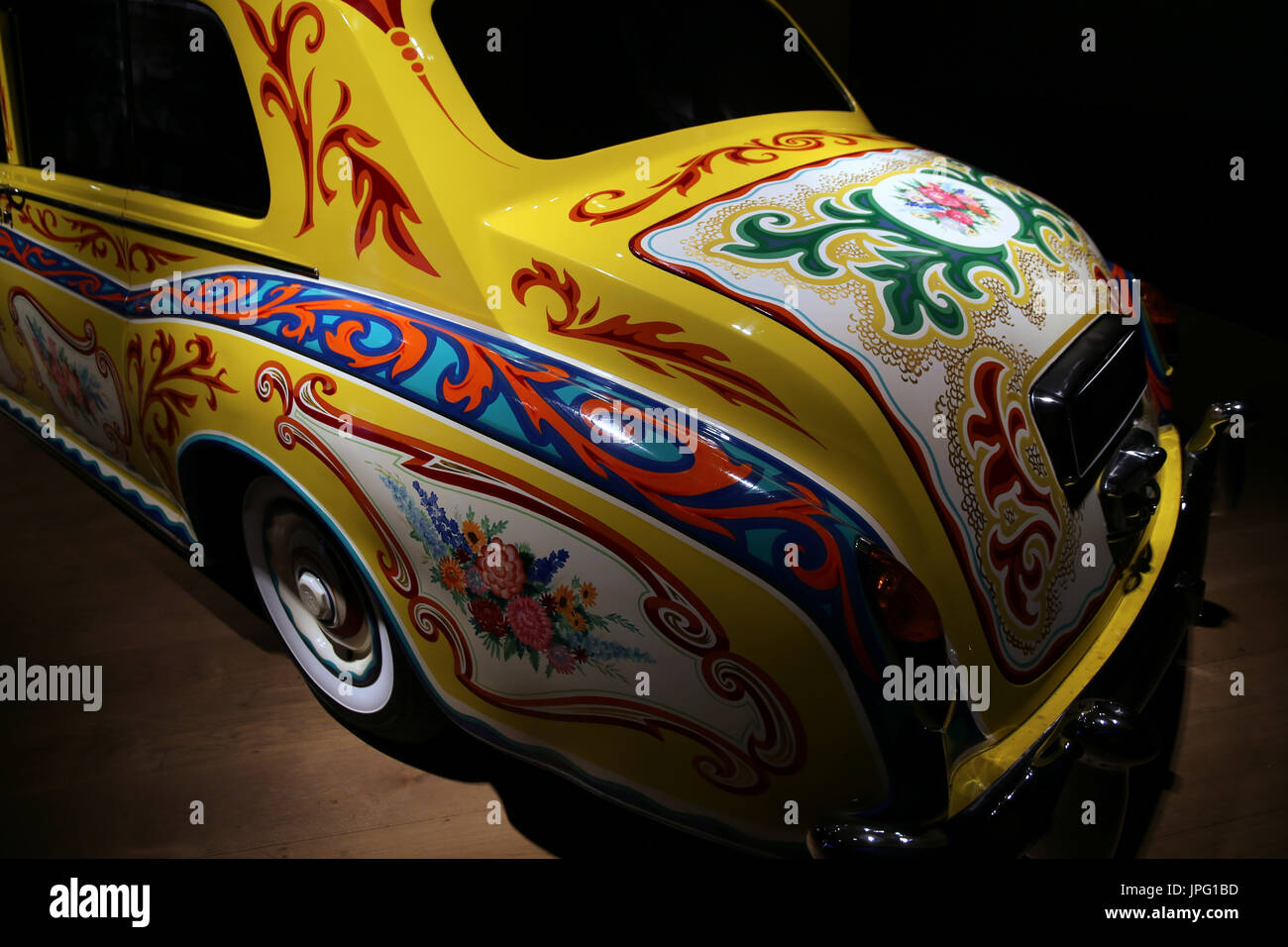 London, UK. 2. August 2017. Bonham von London statt der acht großen Phantome ein Rolls-Royce Exhibition.Rolls-Royce begann mit der Produktion der Phantom ich im Jahr 1925. Das Auto wurde in größter Geheimhaltung entwickelt, mit dem Projekt mit dem Codenamen östlichen Armoured Car. Dieser schlug Rolls-Royce war darauf bedacht, die Art von Militärfahrzeugen verwendet im ersten Weltkrieg, am berühmtesten von Lawrence of Arabia in diesem Modell John Lennon 1965 Phantom V Kredit gehörte produziert: Paul Quezada-Neiman/Alamy Live News Stockfoto