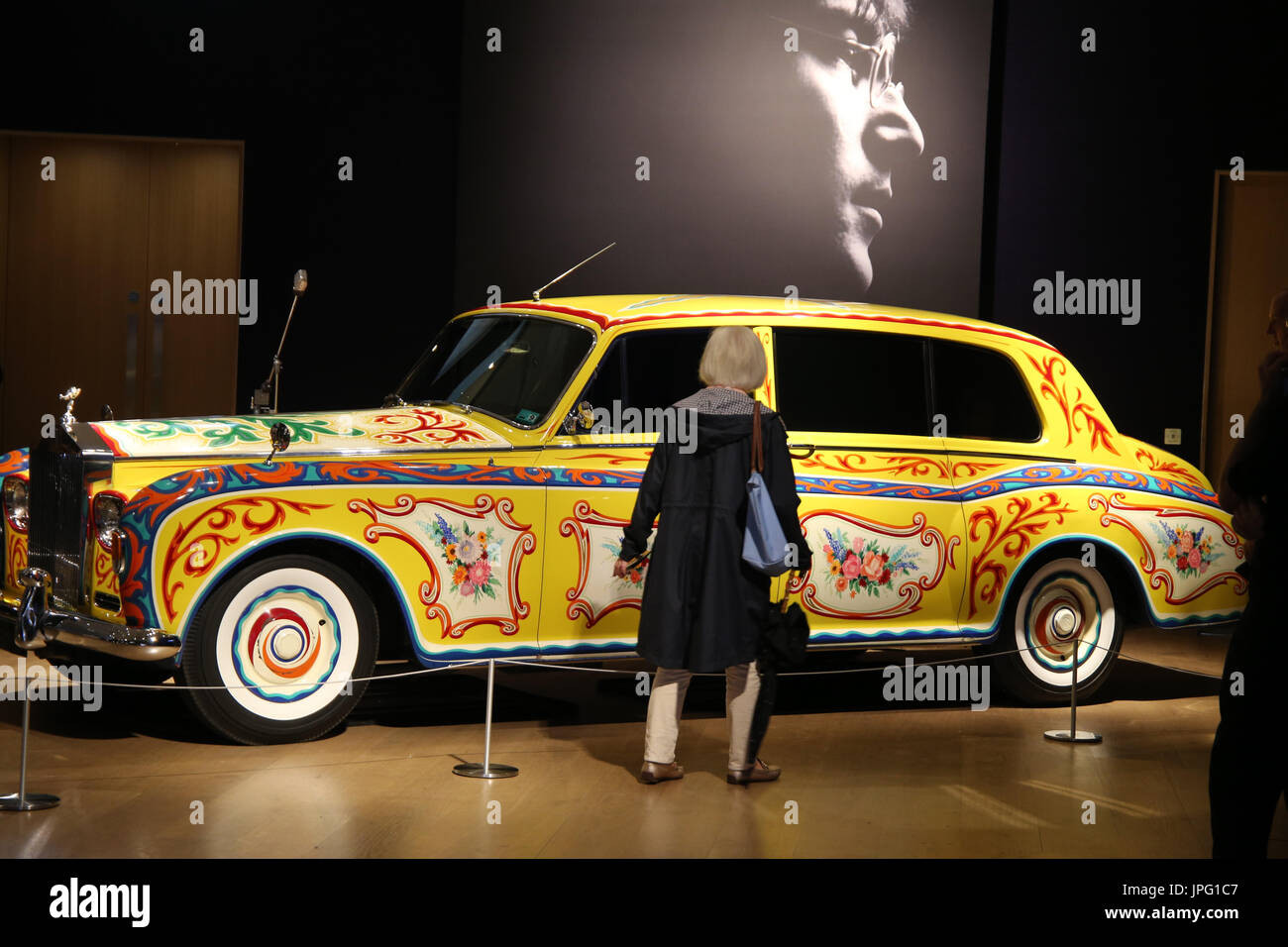 London, UK. 2. August 2017. Bonham von London statt der acht großen Phantome ein Rolls-Royce Exhibition.Rolls-Royce begann mit der Produktion der Phantom ich im Jahr 1925. Das Auto wurde in größter Geheimhaltung entwickelt, mit dem Projekt mit dem Codenamen östlichen Armoured Car. Dieser schlug Rolls-Royce war darauf bedacht, die Art von Militärfahrzeugen verwendet im ersten Weltkrieg, am berühmtesten von Lawrence of Arabia in diesem Modell John Lennon 1965 Phantom V Kredit gehörte produziert: Paul Quezada-Neiman/Alamy Live News Stockfoto