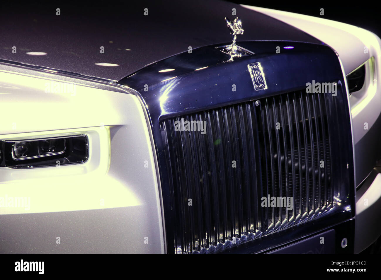 London, UK. 2. August 2017. Bonham von London statt der acht großen Phantome ein Rolls-Royce Exhibition.Rolls-Royce begann mit der Produktion der Phantom ich im Jahr 1925. Das Auto wurde in größter Geheimhaltung entwickelt, mit dem Projekt mit dem Codenamen östlichen Armoured Car. Diese vorgeschlagenen Rolls-Royce war darauf bedacht, die Art von Militärfahrzeugen verwendet im ersten Weltkrieg produziert, am berühmtesten von Lawrence von Arabien das neue Phantom unter den Features gibt es wi-Fi, Tempomat, Fußgänger Warnung-Panoramablick und Helikopterblick Credit: Paul Quezada-Neiman/Alamy Live News Stockfoto