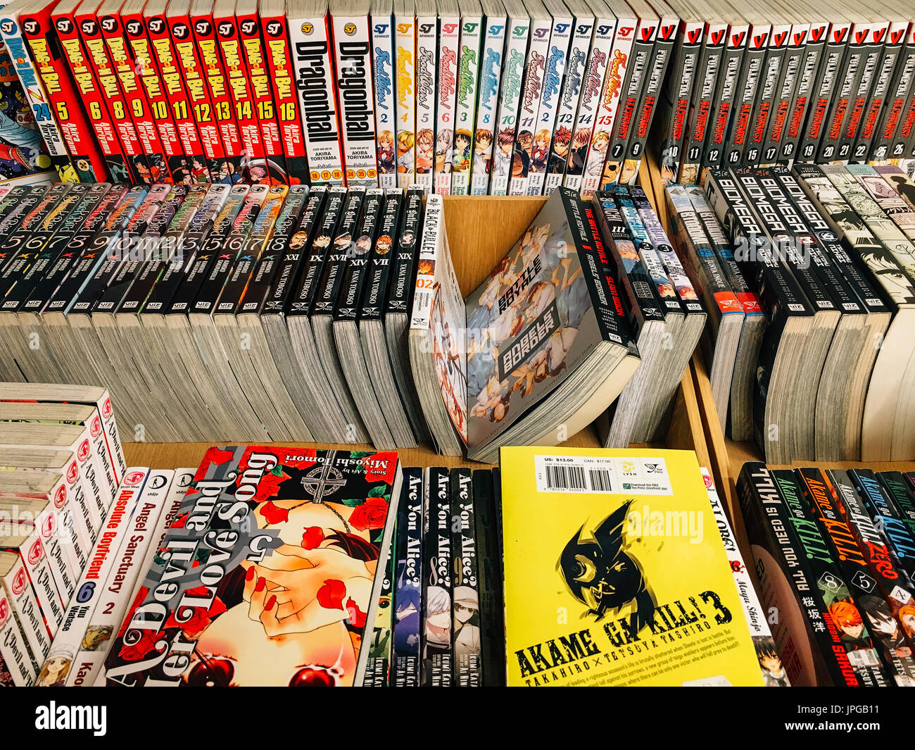 Bukarest, Rumänien - 6. Mai 2017: Japanische Manga Comic Magazine für Verkauf In lokalen Buchhandlung. Stockfoto
