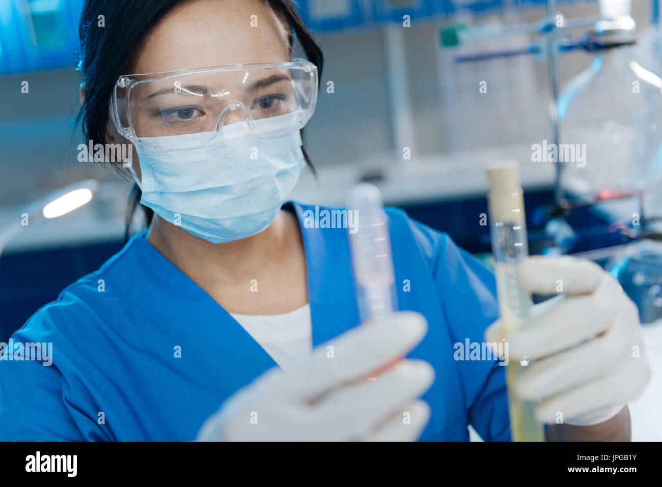 Intelligenten angenehme Frau im medizinischen Labor Stockfoto