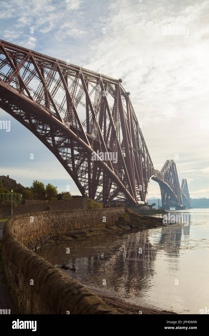 Die Forth Rail Bridge von South Queensferry Fife in Schottland. Stockfoto