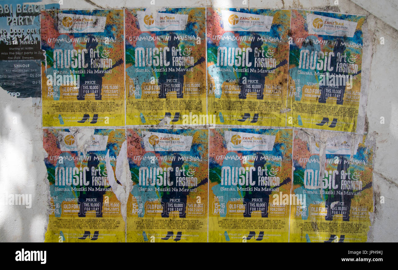 Mehrere Plakate eine Festival in Sansibar Stockfoto