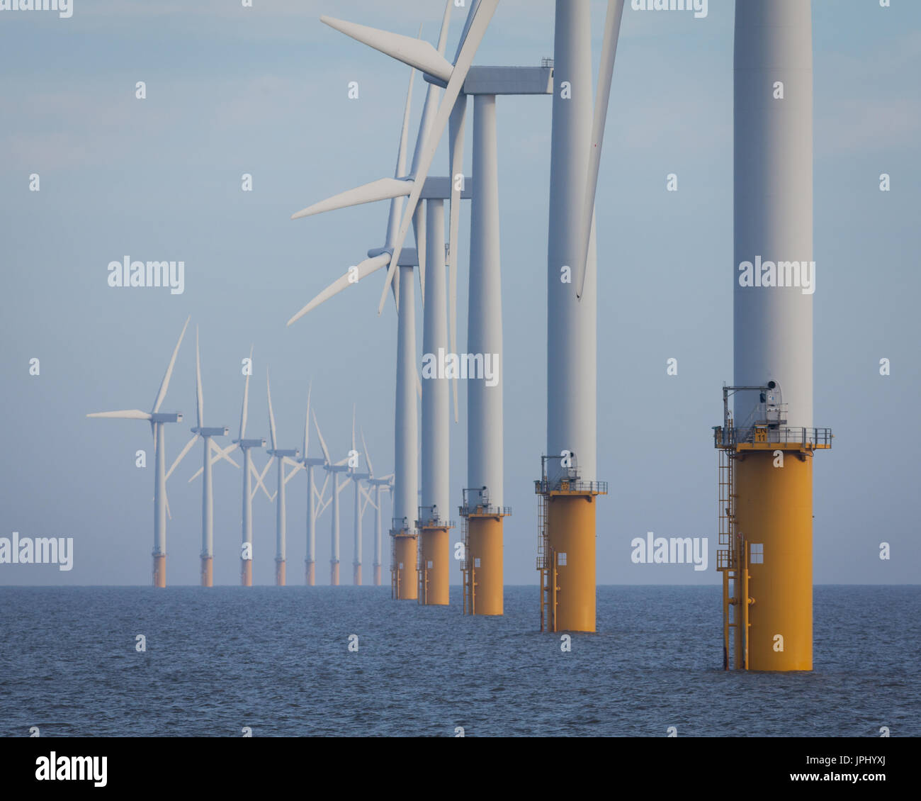 Offshore Windenergieanlagen auf lincs Offshore-windpark vor der Küste von Lincolnshire, Großbritannien Stockfoto