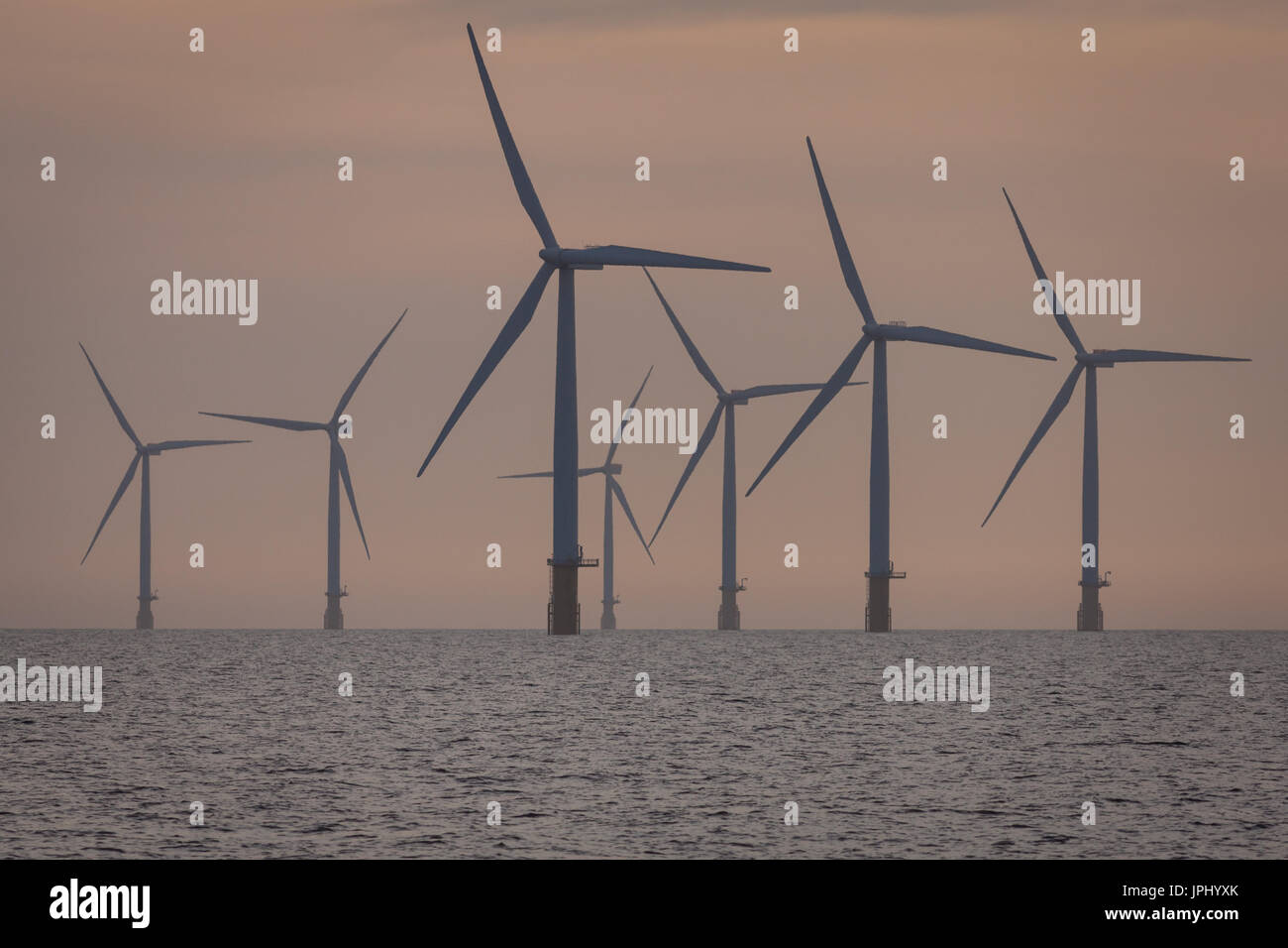 Offshore Windenergieanlagen auf lincs Offshore-windpark vor der Küste von Lincolnshire, Großbritannien Stockfoto