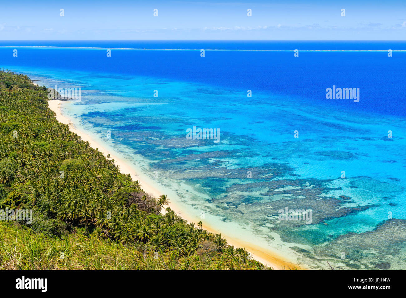 Dravuni Island, Fidschi. Panoramablick über die Insel und Strand im Süd-Pazifik. Stockfoto