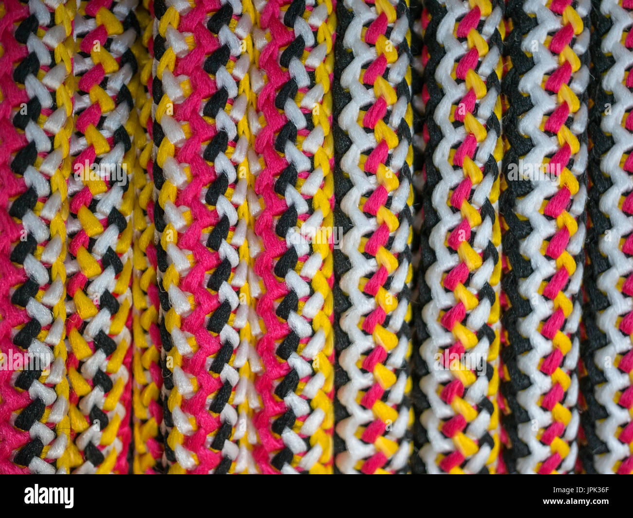 Textur geflochtene Seil weißen, gelben und roten Farben. Hintergrund. Stockfoto