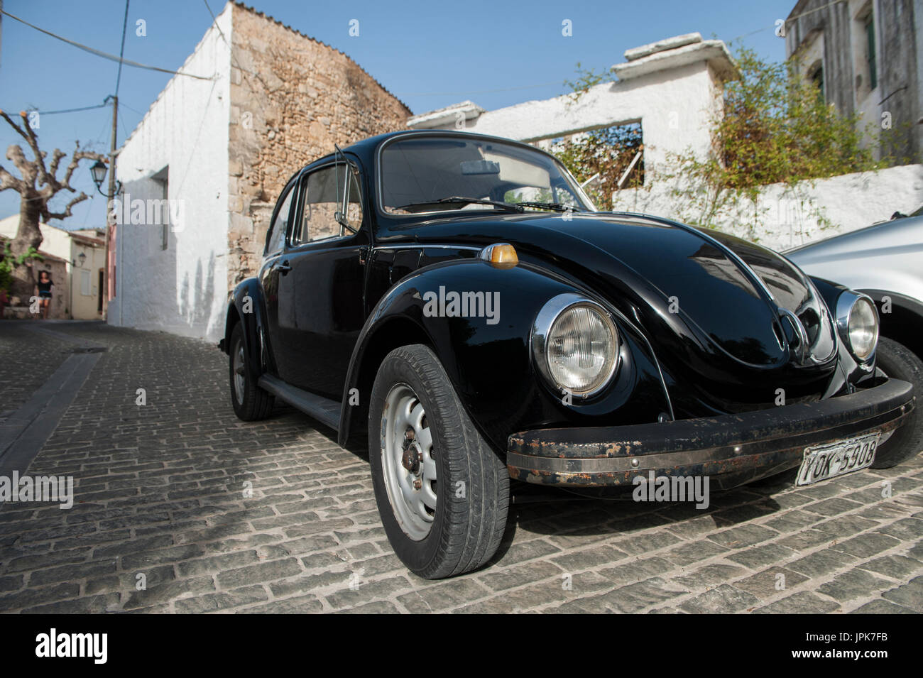 Einen alten VW Käfer in einem griechischen Dorf Stockfoto