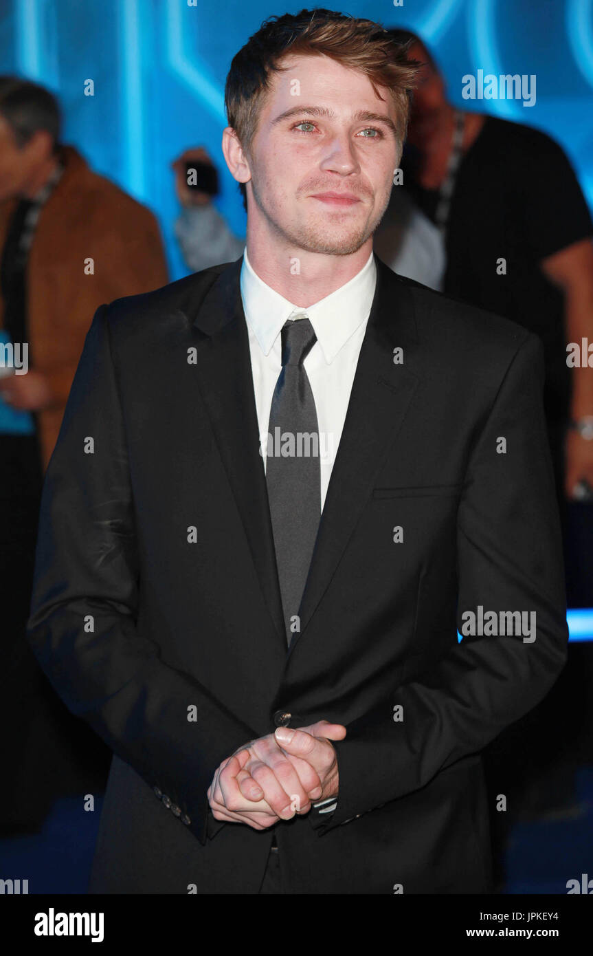 Schauspieler Garrett Hedlund kommt bei der Weltpremiere für Walt Disneys "Tron: Legacy" am El Capitan Theatre in Hollywood, CA am Samstag, 11. Dezember 2010.  Jesus Jimenez_Pacific Rim Photo Press. Stockfoto