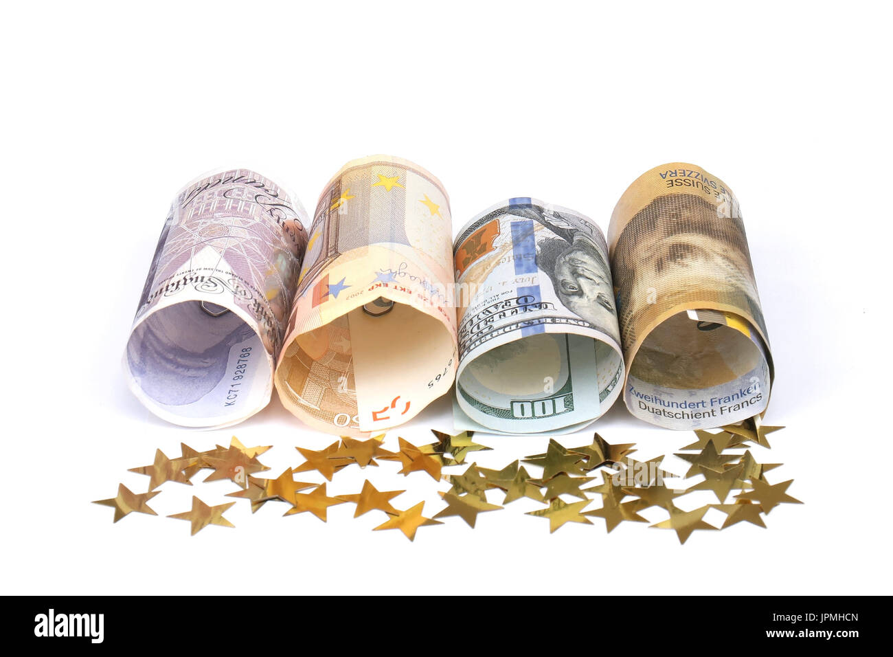 Papier nimmt Weltwährungen auf weißem Hintergrund Stockfoto