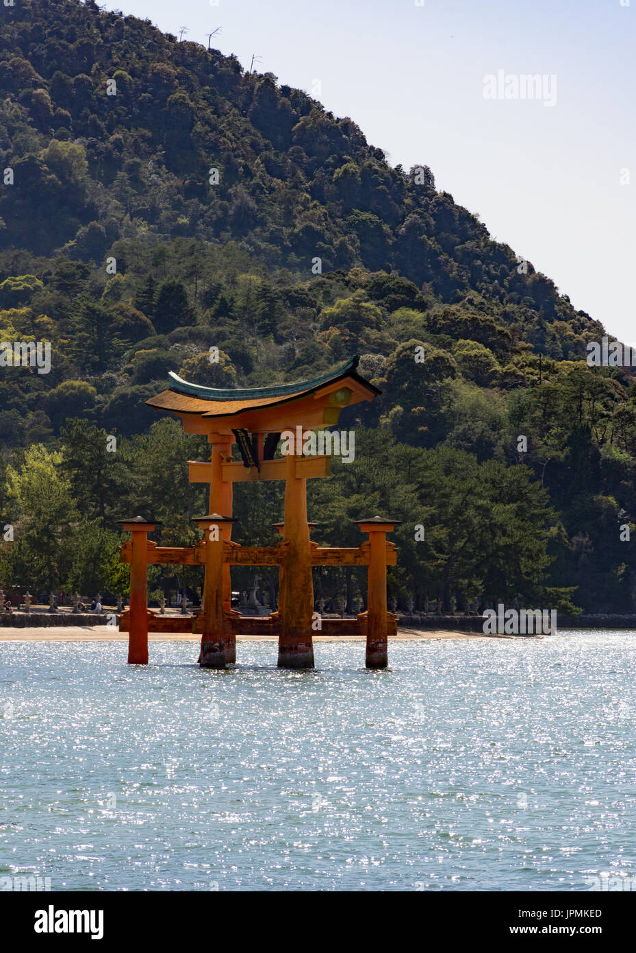 Das schwimmende Shinto Torii-Tor auf Miyajima, die Bestandteil der Itsukushima-Schrein ist. Das Tor befindet sich in der Bucht von Hiroshima. Stockfoto