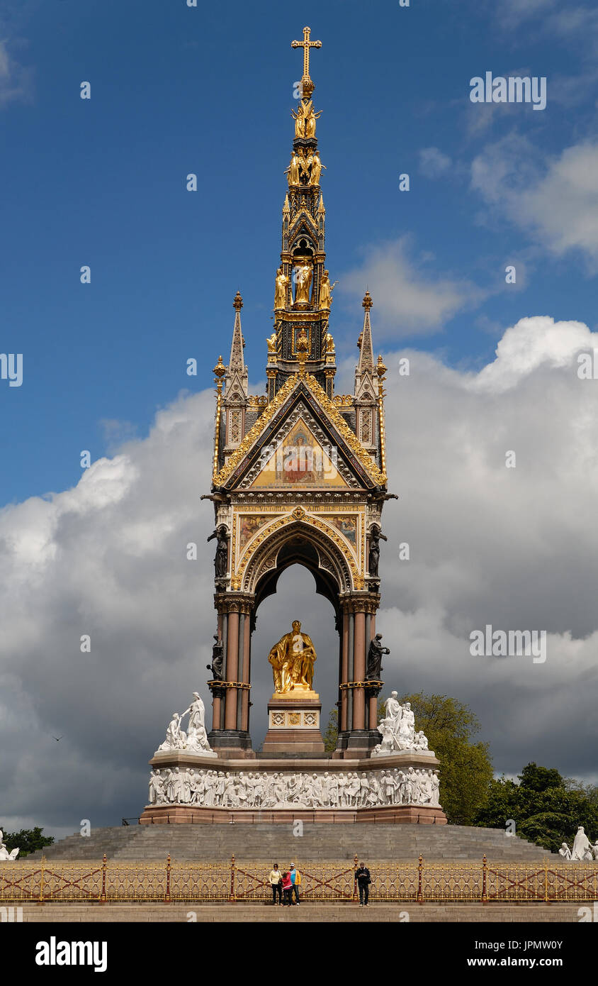 Das Albert Memorial ist ein Denkmal befindet sich in Kensington Gardens im Zentrum von London. Es wurde von Königin Victoria beauftragt, ihr spät Gedenken Stockfoto