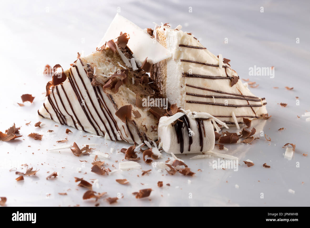 Kuchen mit weißer Schokolade. Stockfoto