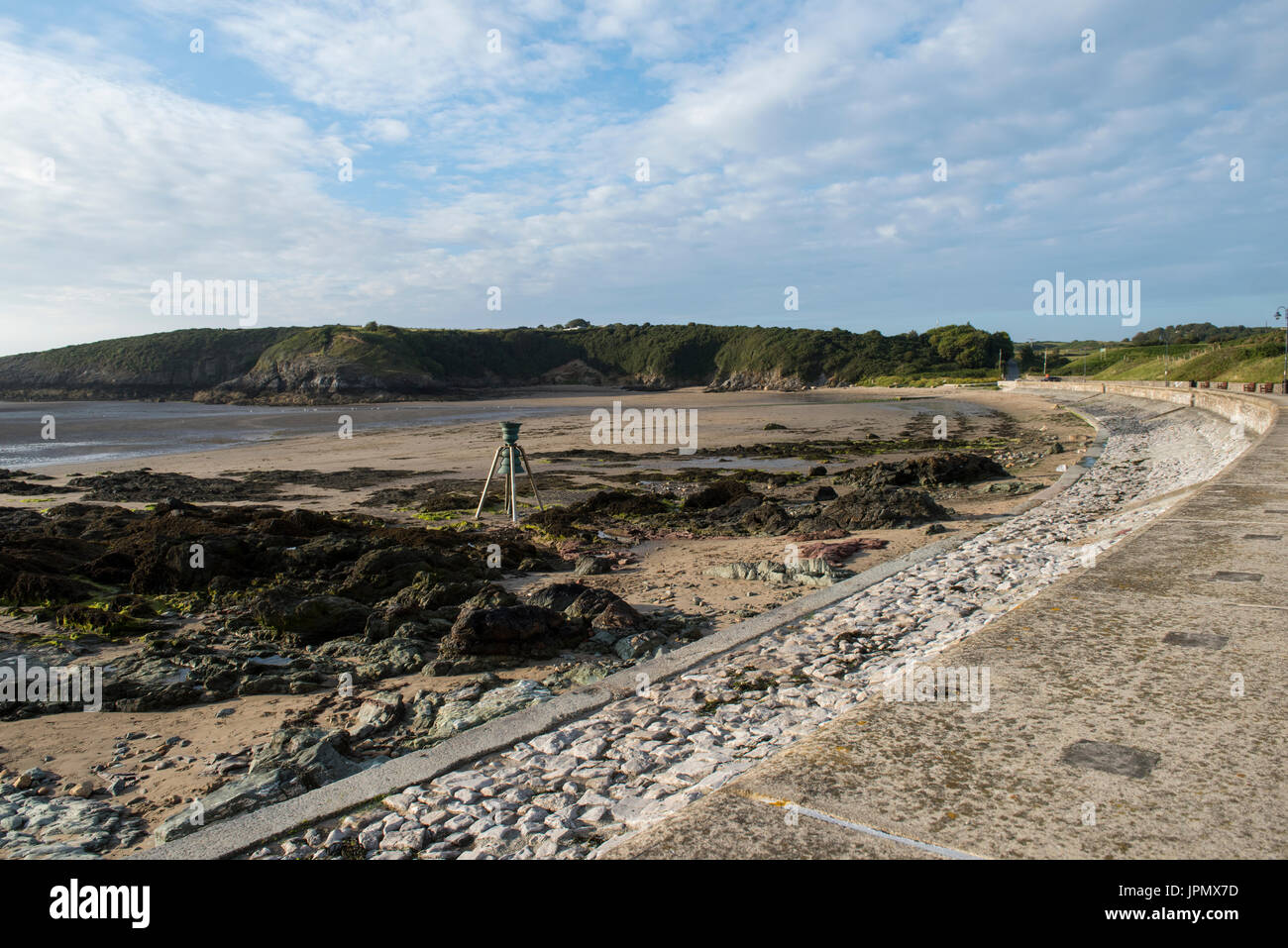 Ein Sommertag am Strand von Cemaes Bay, Anglesey Wales UK Stockfoto