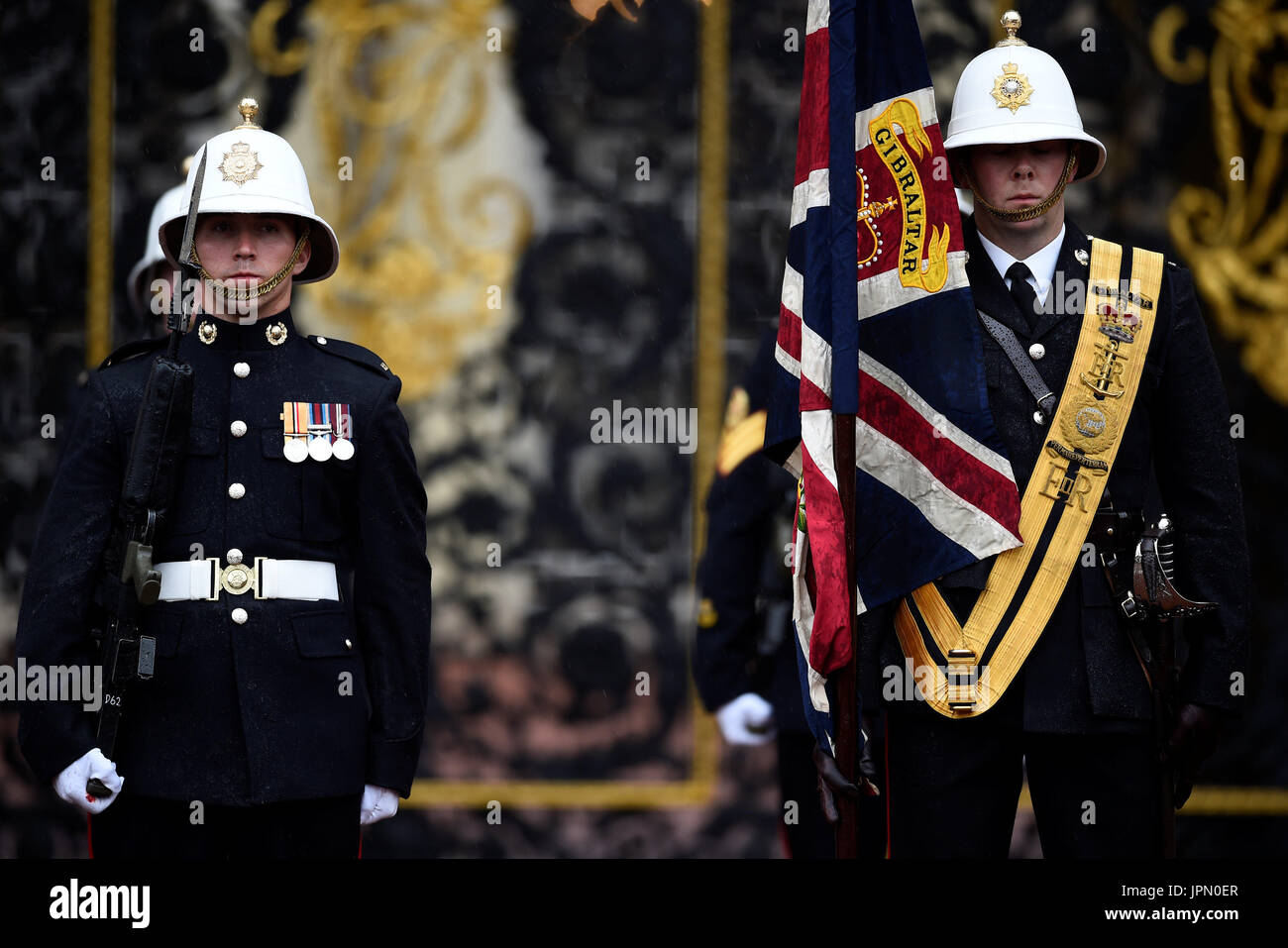 Royal Marines bereiten für den Kapitän General Parade von der Duke of Edinburgh an seinen endgültigen individuellen öffentliches Engagement im Buckingham Palace in London besucht. Stockfoto