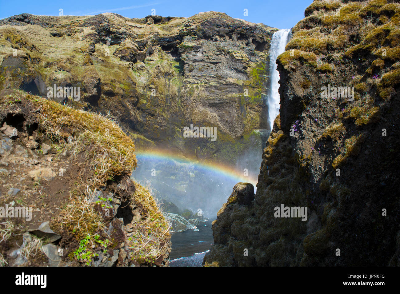 Regenbogen in Skogafoss Wasserfall, Island. Teil des Weges fotografiert bis zum Wasserfall Stockfoto