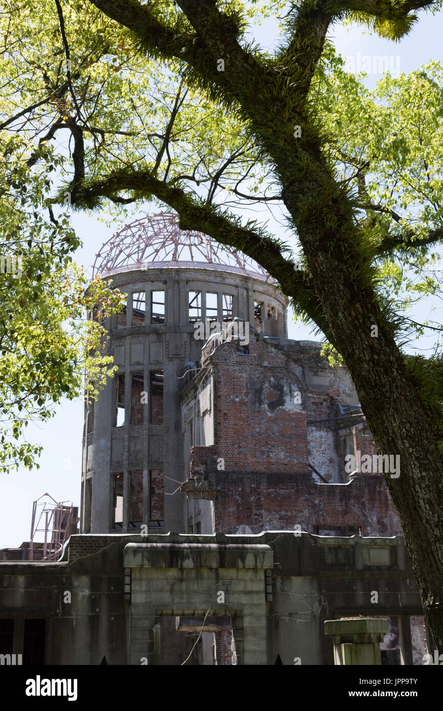 Hiroshima Peace Memorial oder Atomic Bomb Dome, die im zweiten Weltkrieg bombardiert wurde. Stockfoto