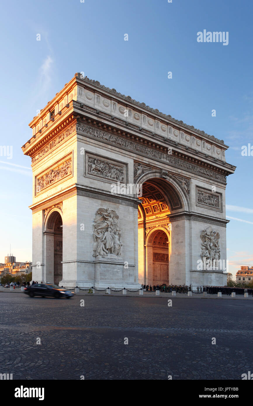 Berühmten Arc de Triomphe in Paris, Frankreich Stockfoto