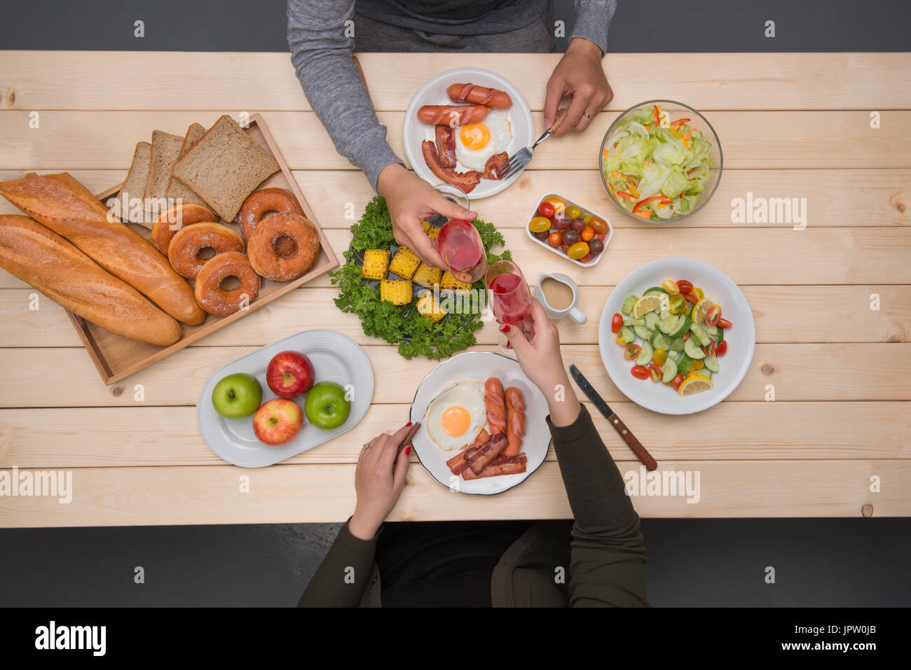 Draufsicht eines Paares haben romantischen Abend im restaurant Stockfoto