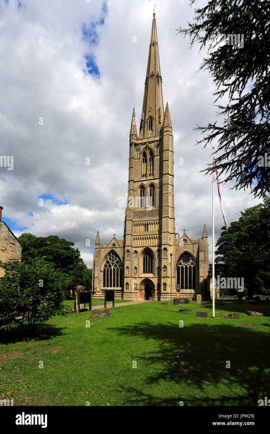 Sommer, Pfarrkirche St. Wulframs, Stadt Grantham, Lincolnshire, England; UK Stockfoto