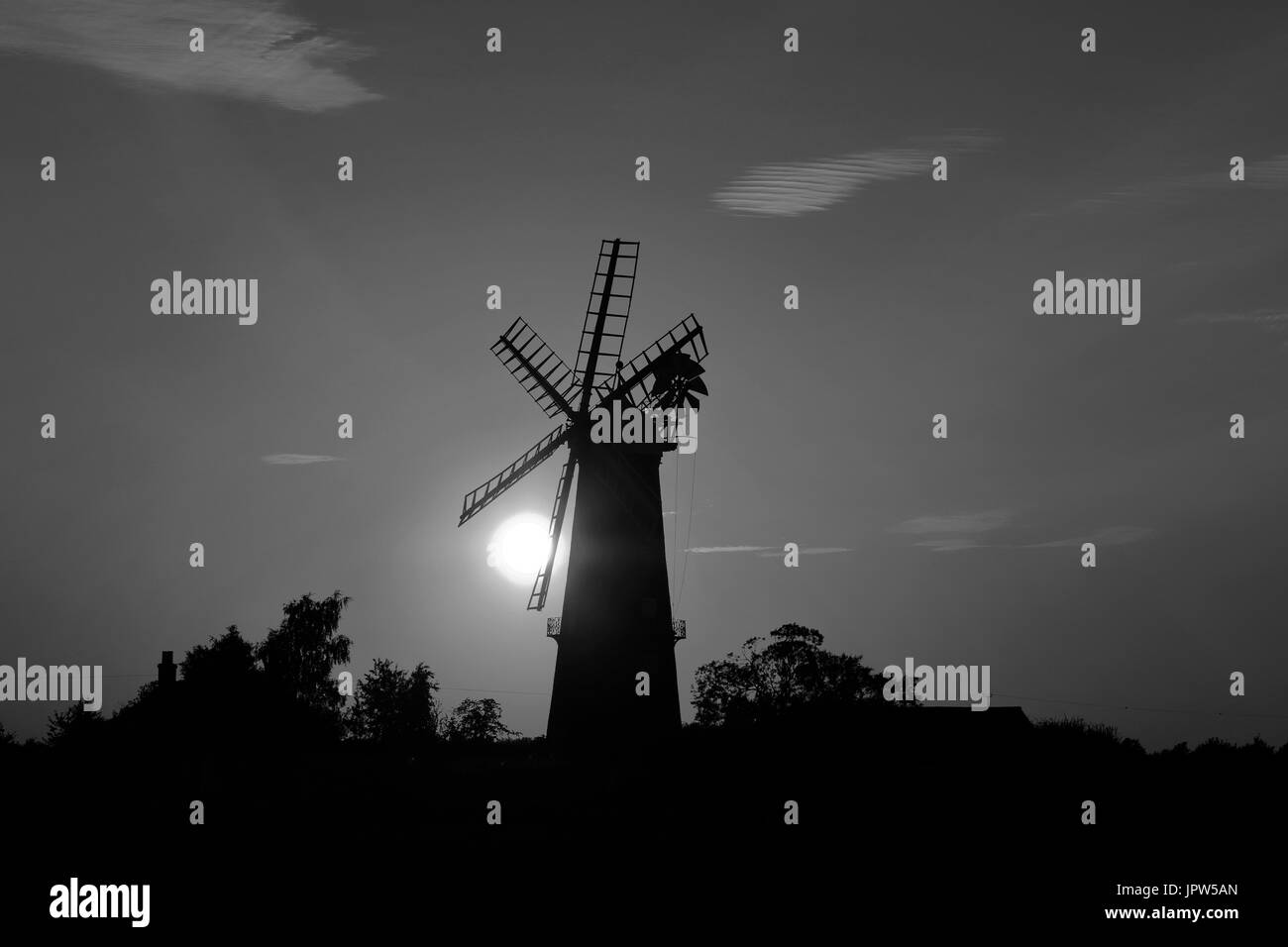 Sonnenuntergang über Sibsey Händler Windmühle, Sibsey Dorf, Grafschaft Lincolnshire, England, UK Stockfoto