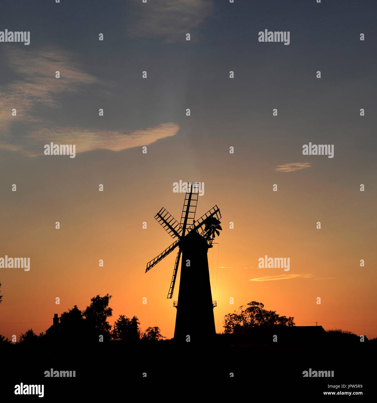 Sonnenuntergang über Sibsey Händler Windmühle, Sibsey Dorf, Grafschaft Lincolnshire, England, UK Stockfoto