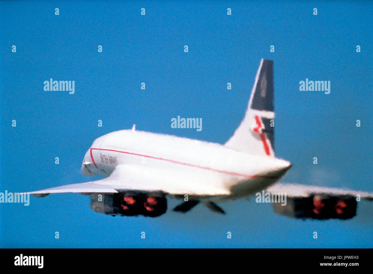 British Airways Aerospatiale BAC Concorde klettern nach dem Abheben mit Nachbrenner lodernden Stockfoto