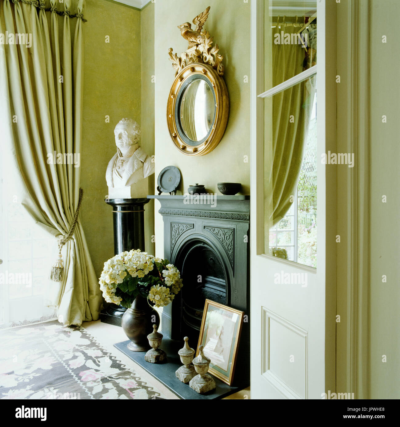 Edwardian Style Interior Design von Kamin Stockfoto
