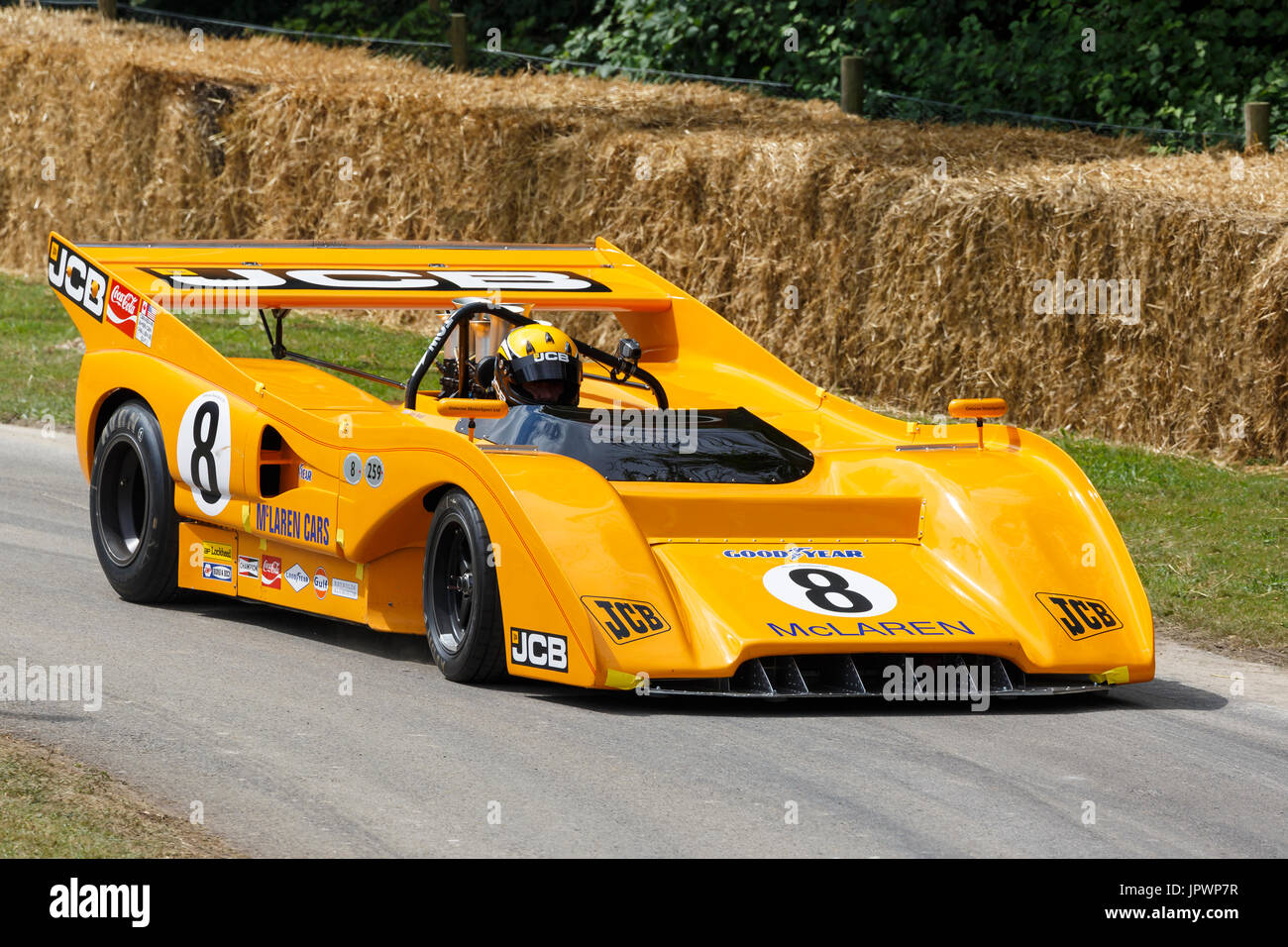 1973-McLaren Chevrolet M8F CanAm-Racer mit Fahrer Andrew Newall an 2017 Goodwood Festival of Speed, Sussex, UK. Stockfoto