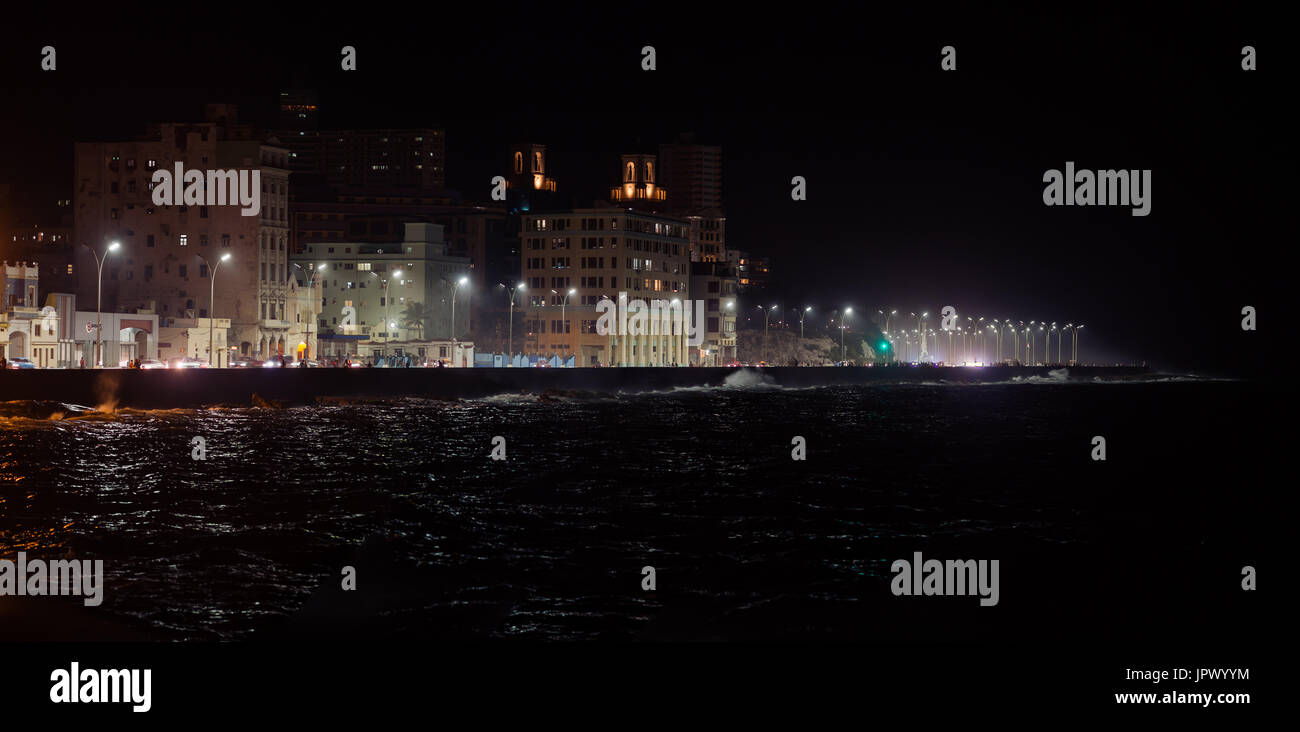 Malecon in Zentral-Havanna bei Nacht Panorama View, Kuba Stockfoto