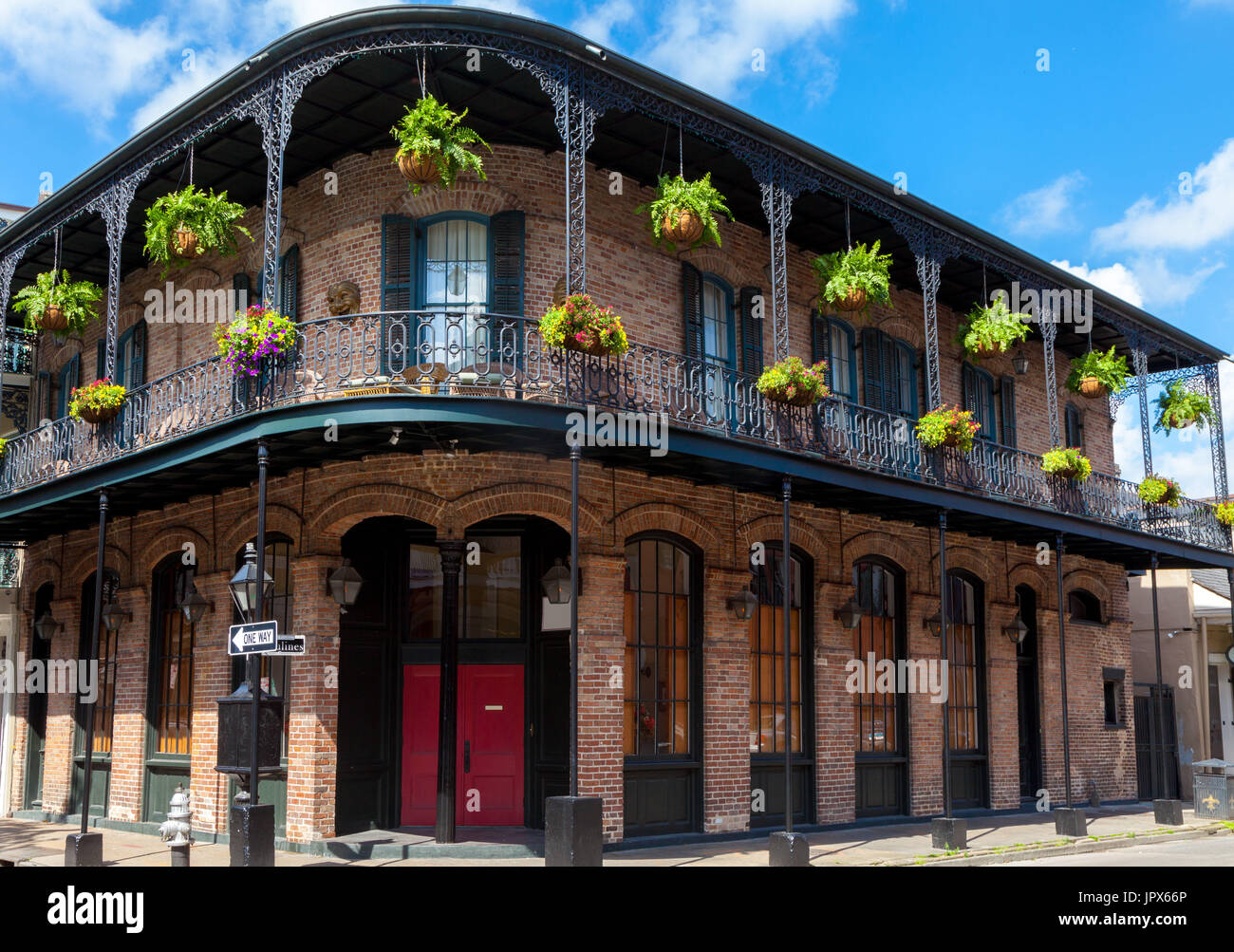 Traditionelles Gebäude im französischen Viertel von New Orleans Louisiana Stockfoto