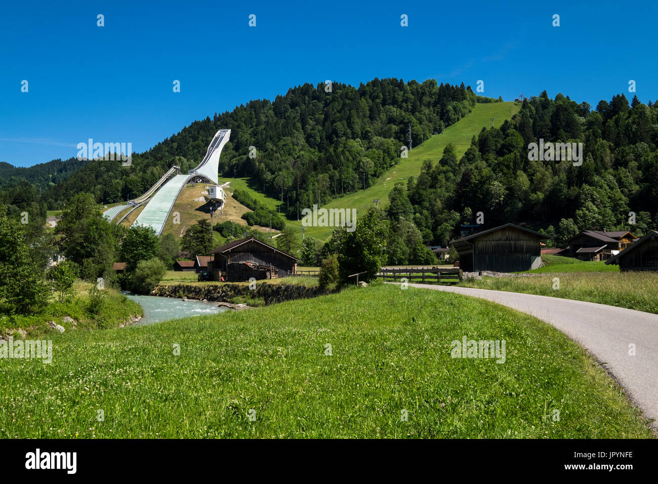 Olympia Skistadion, Neigung der Skisprungschanze in Garmisch Partenkirchen, Sommer, Bayern, Deutschland Stockfoto