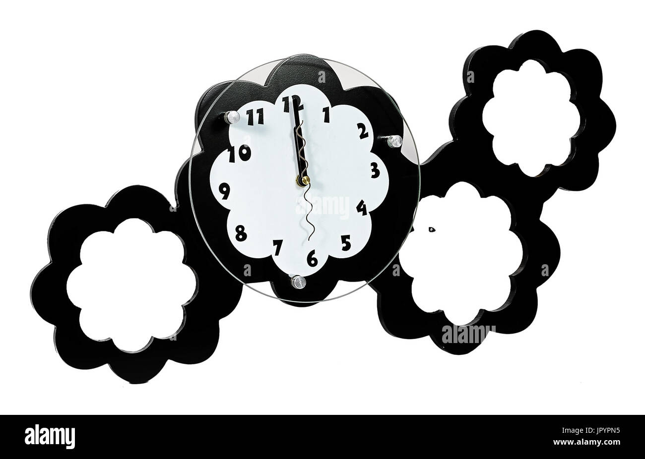 Schwarz / weiß Wanduhr mit drei Bilderrahmen gesetzt. Stockfoto