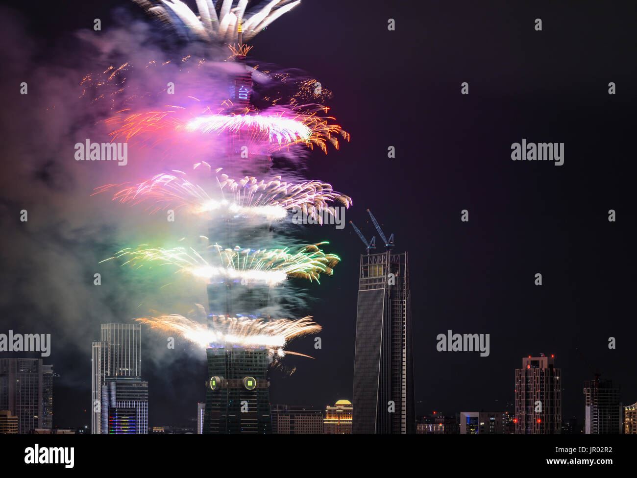TAIPEI, Taiwan - 1. JANUAR 2017 - Feuerwerk Ring im Jahr 2017 Neues Jahr an der Taipeh 101 Gebäude in Taiwan Stockfoto