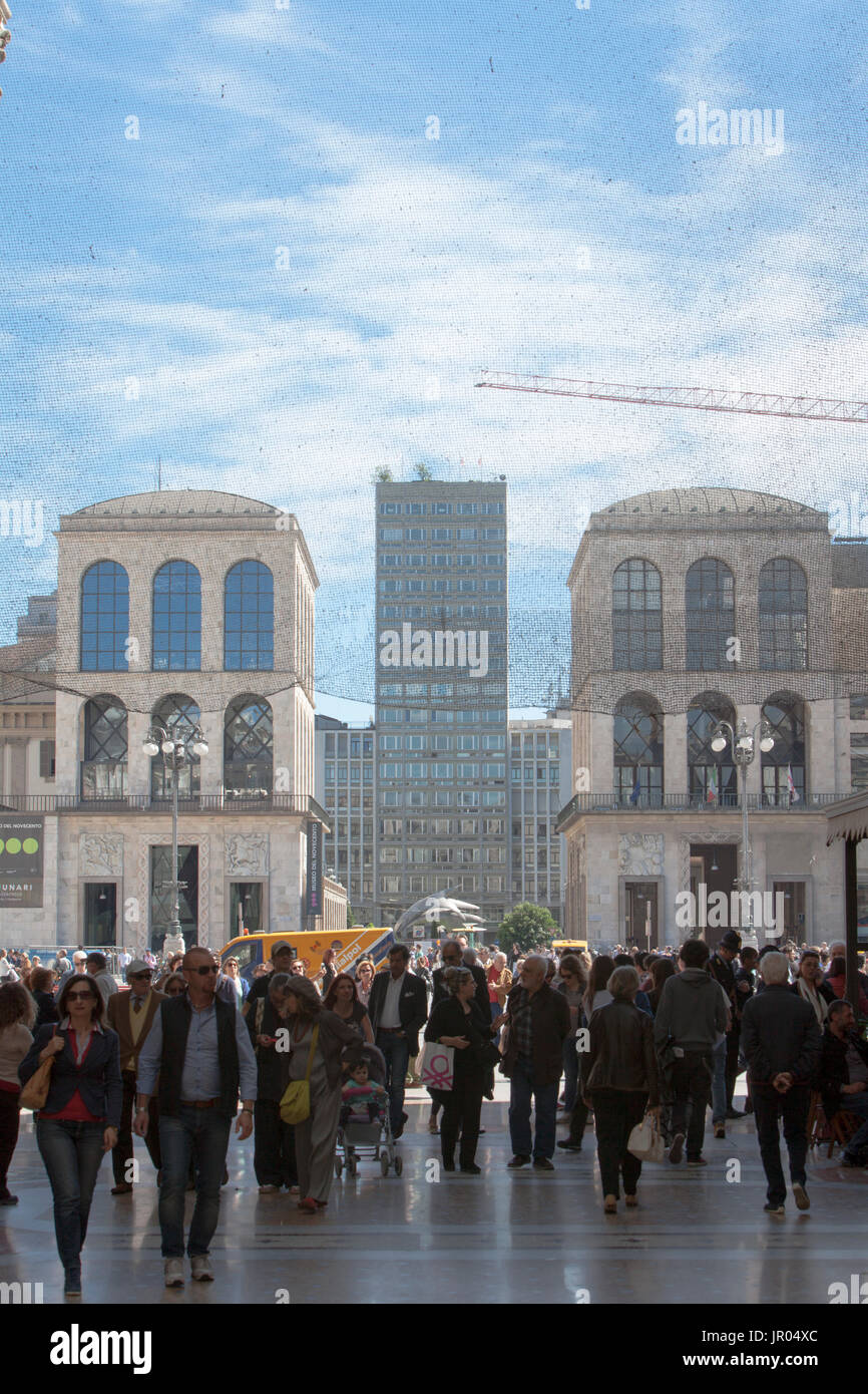 von Galleria Vittorio Emanuele Terrazza Martini zwischen den beiden identischen Gebäuden der Palazzo dell'arengario, Mailand Stockfoto