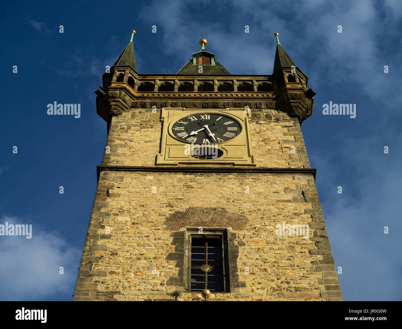 Low Angle View eines Glockenturms im Alten Rathaus, Altstädter Ring, Prag, Tschechische Republik Stockfoto