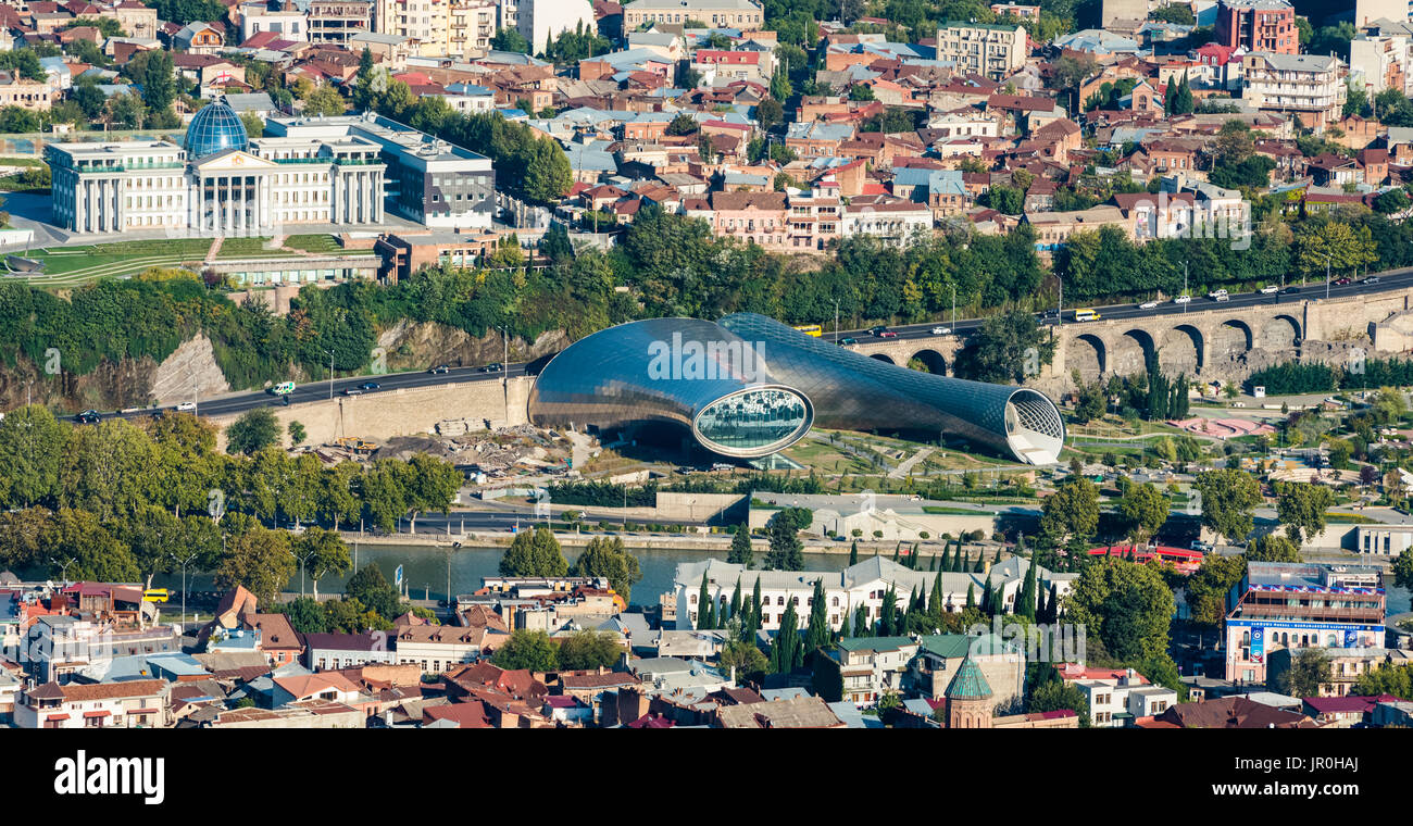 Tiflis, die Hauptstadt und die grösste Stadt in Georgia, mit den Röhrenförmigen Concert Hall, Tiflis, Georgien Stockfoto