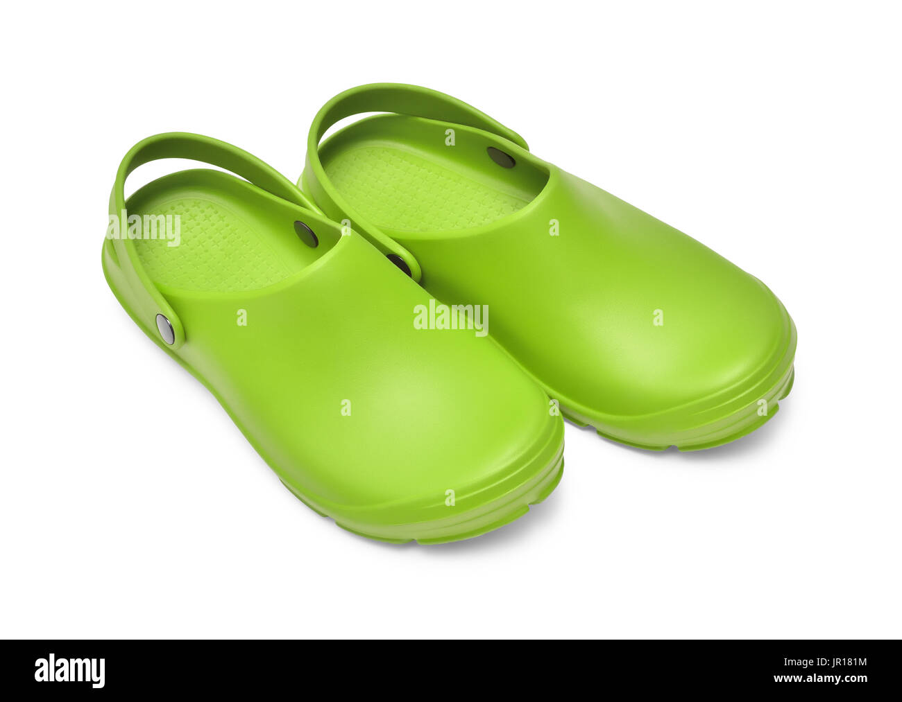 Crocs Schuhe. Ein paar grüne Clogs isoliert auf weißem Hintergrund w / Pfad Stockfoto