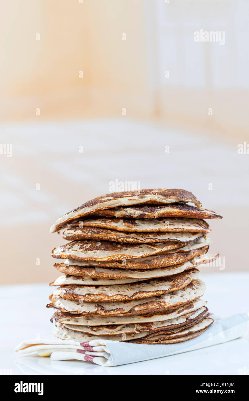 Gesunde Bio-Zutaten, saubere kostenlose Pfannkuchen auf innere Hintergrund Stockfoto