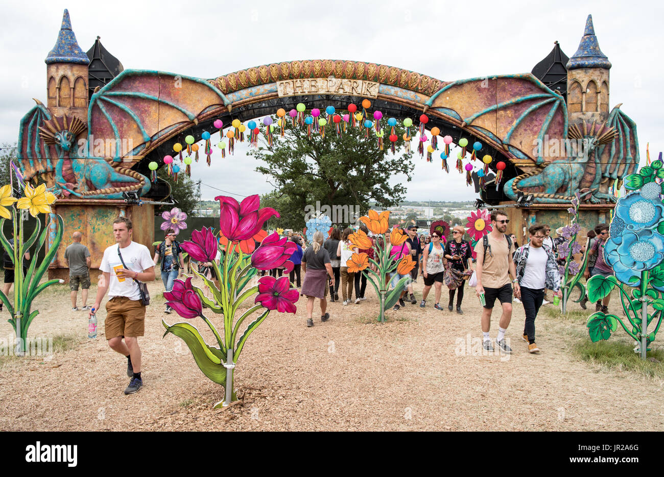 Menschen auf dem Glastonbury Festival in Großbritannien Stockfoto