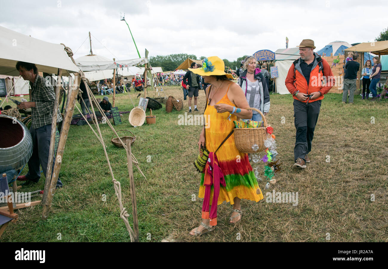 Menschen auf dem Glastonbury Festival in Großbritannien Stockfoto