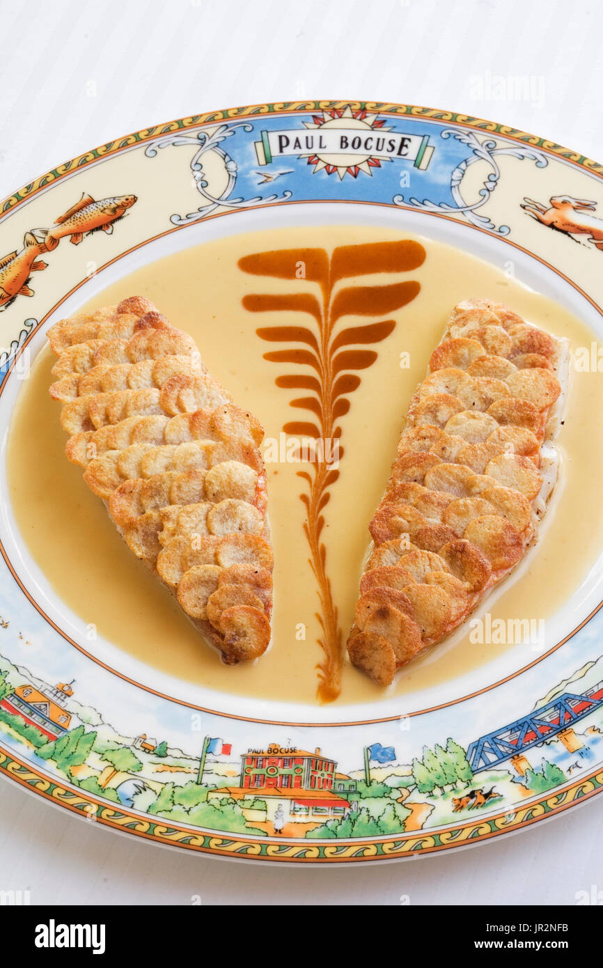 Europa/Frankreich/Rhône-Alpes/Lyon/Collonges-au-Mont d ' or/Restaurant Paul Bocuse. Rote Meerbarbe Stockfoto