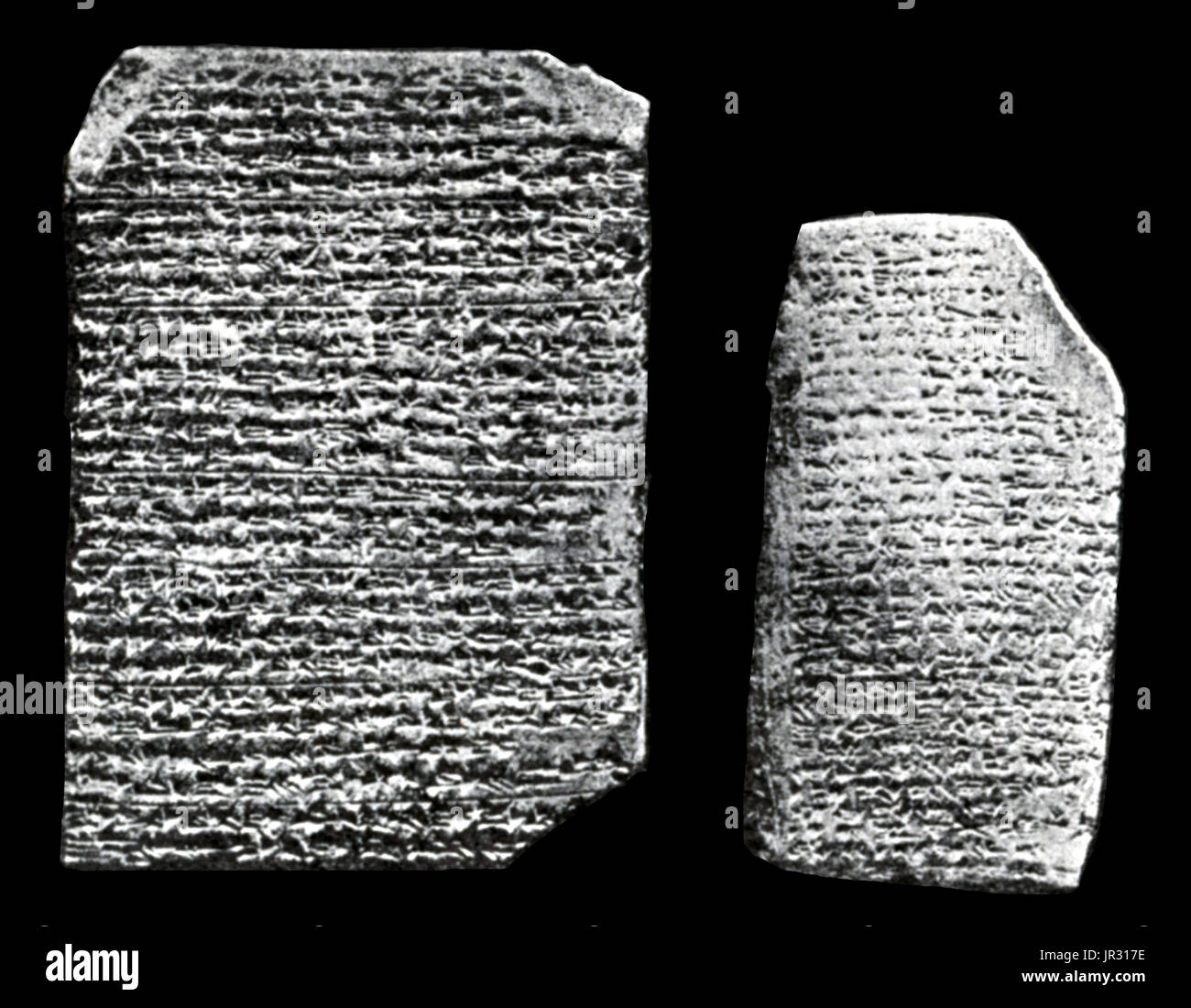 Die Amarna-Tabletten sind ein Archiv, geschrieben auf Tontafeln, hauptsächlich bestehend aus diplomatischen Korrespondenz zwischen der ägyptischen Regierung und ihre Vertreter in Canaan und Amurru während des neuen Reiches. Die Amarna-Briefe sind in ägyptologische Forschung, ungewöhnlich, da sie meist in akkadischen Keilschrift, das Schriftsystem von altem Mesopotamia, anstatt des alten Ägypten geschrieben werden. Die schriftliche Korrespondenz erstreckt sich über einen Zeitraum von höchstens 30 Jahre. Die Amarna-Briefe sind von großer Bedeutung für biblische Studien sowie semitischen Sprachwissenschaft, da sie in Licht die Stockfoto