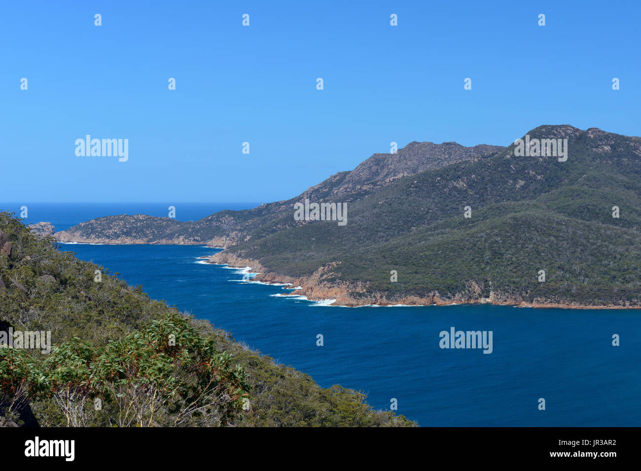 Wineglass Bay vom Aussichtspunkt am Mount Amos im Freycinet National Park im Osten Küste von Tasmanien, Australien Stockfoto
