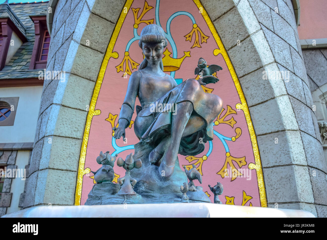 CHIBA, JAPAN: Cinderella Figur Statue im Tokyo Disney Resort, Urayasu, Japan eingerichtet Stockfoto