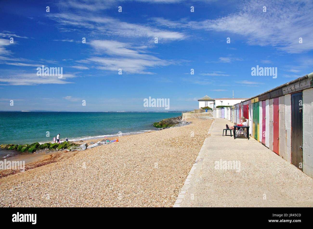 Farbenfrohe Strandhütten, Milford-sur-mer, Hampshire, England, Vereinigtes Königreich Stockfoto
