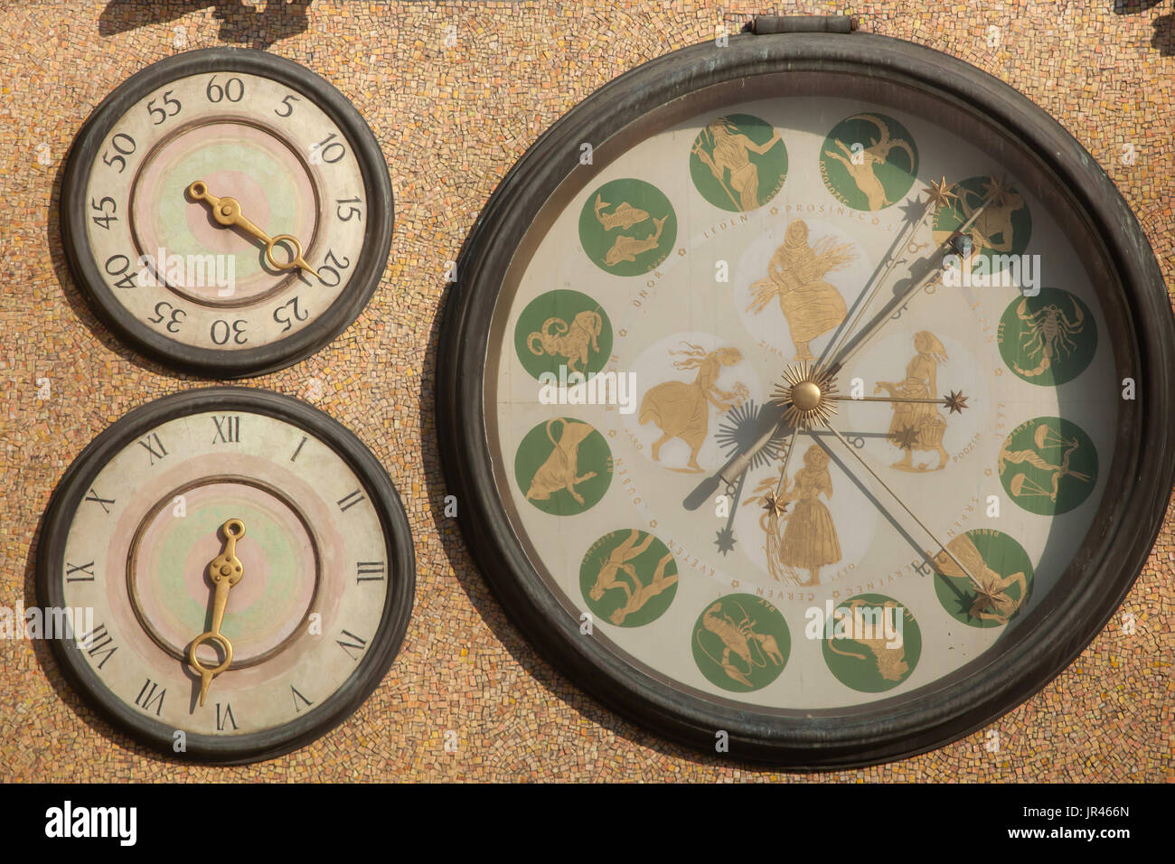 Detail von der astronomischen Uhr in Olomouc, Tschechische Republik. Die historische Uhr einmal platziert außerhalb des Olmützer Rathauses wurde während des zweiten Weltkriegs und Umbau im Stil des sozialistischen Realismus des tschechischen Künstlers Karel Svolinský in den 1950er Jahren beschädigt. Stockfoto