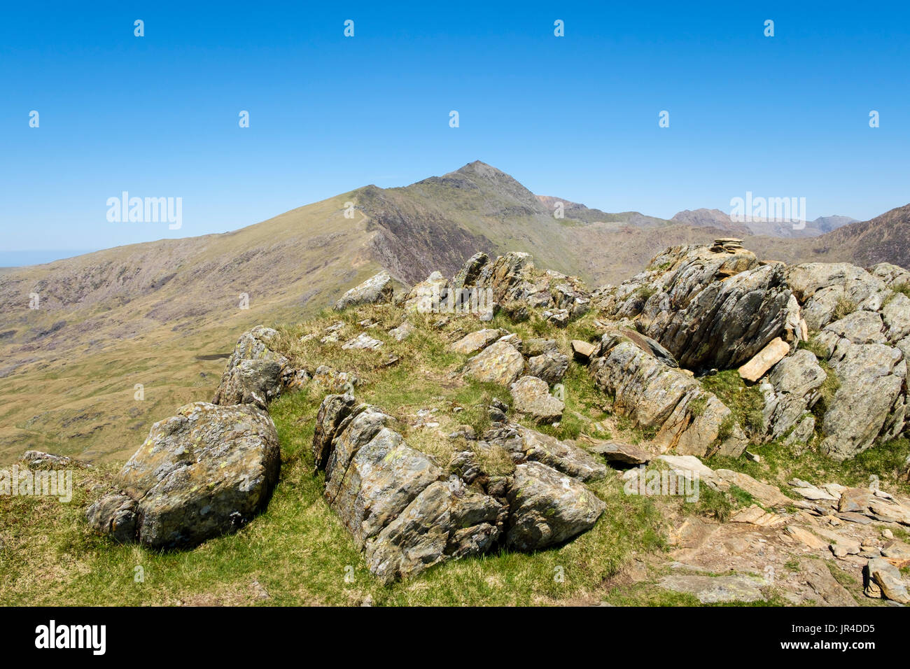 Blick auf Mount Snowdon Südgrat von Yr Aran Gipfel in Berge von Snowdonia-Nationalpark. Gwynedd, Nordwales, UK, Großbritannien Stockfoto